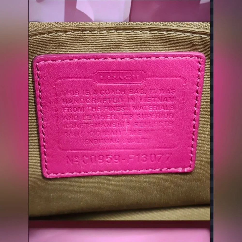 **SOLD**Pink Coach Y2K Hamptons Signature Lunch Tote - Picture 10 of 14